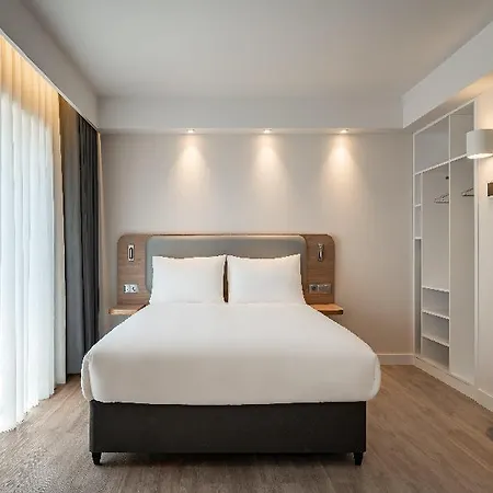 Express & By Ihg 3*