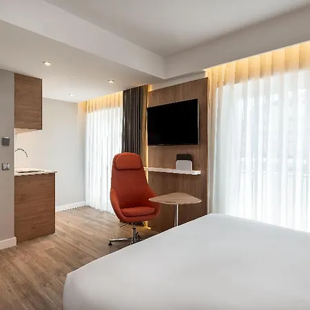 Express & By Ihg