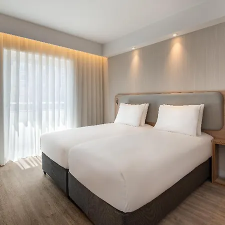 فندق Express & By Ihg