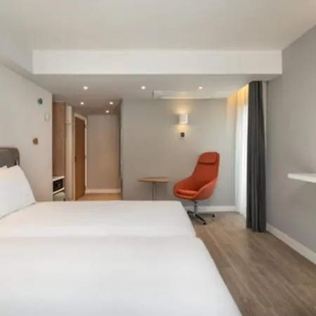 Express & By Ihg Hotel 3*