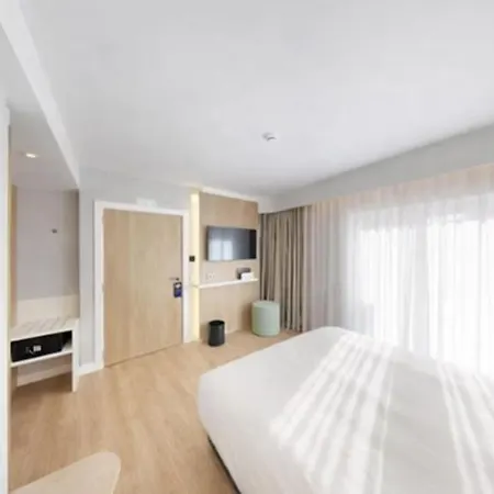 Express & By Ihg 3*
