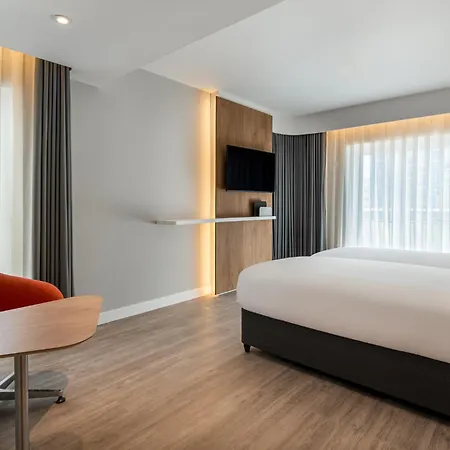 Hotel Express & By Ihg Portimão