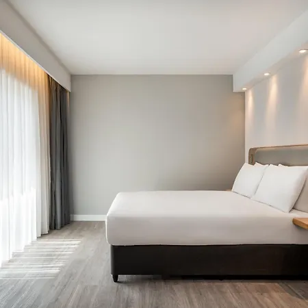 Hotel Express & By Ihg 3*